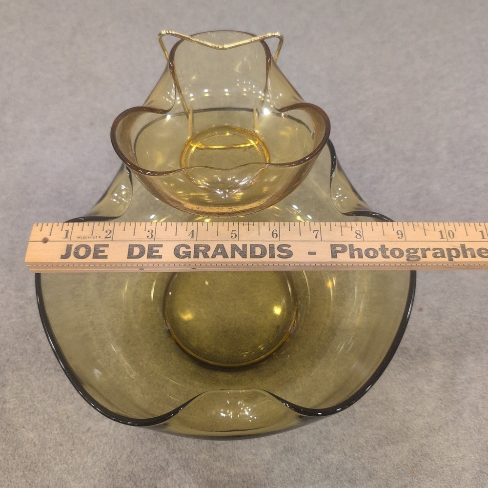 Vintage MCM Smoked Olive Green Glass Ruffled Chip and Dip Set with Metal Bracket - Picture 4 of 8